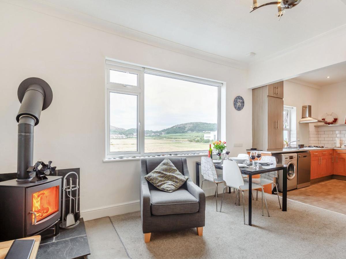 Little Orme View Apartment Llandudno Bagian luar foto