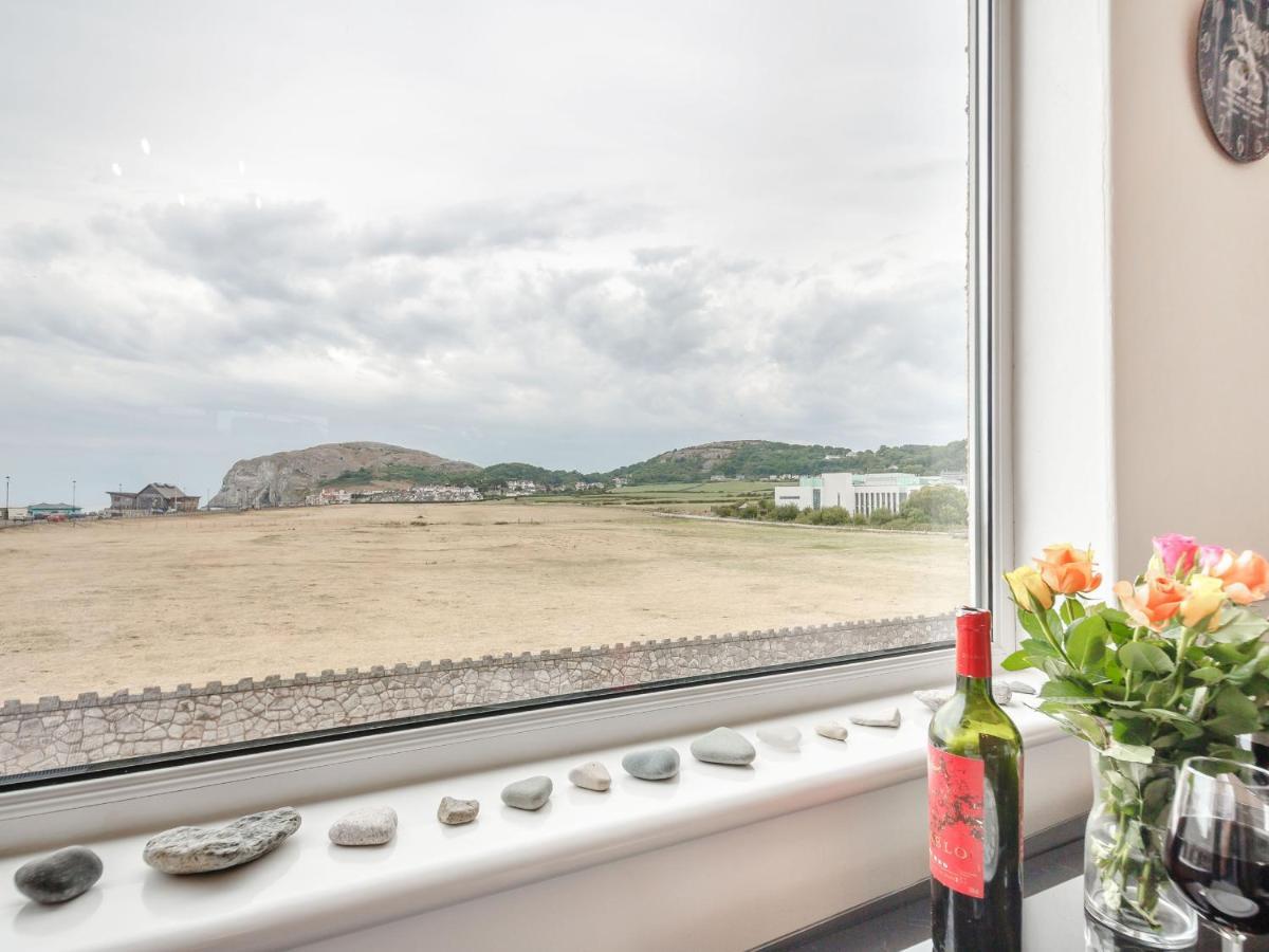Little Orme View Apartment Llandudno Bagian luar foto